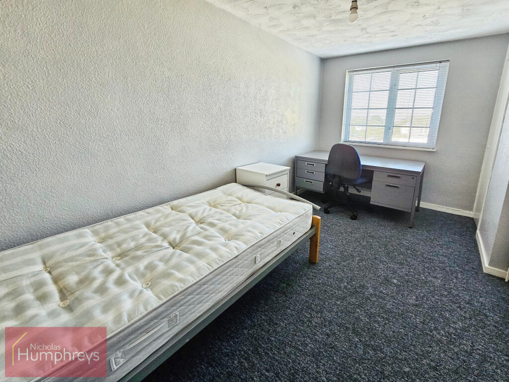 Single bedroom with grey carpet in Hatfield
